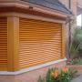 Persiana de madera barrio