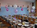 Centro de mesa con 2 globos con helio.