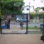 frente de metal desplegado