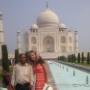 Subido por visitante en 19/1/2017 - Nuestro guia y blogger Chandrahas con una colombiana en el famoso Taj Mahal