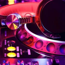 MAXIMILIANO PRODUCCIONES DE DISC JOCKEY