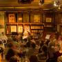 Buenos Aires se detiene y da paso a un pequeño mundo de sonidos,
<br>sabores y colores que te invitamos disfrutar en armonía,
<br>calidez de la Biblioteca Café.