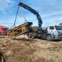 carga  de máquina en Deposito Juncal . Hidrogrua 35TM