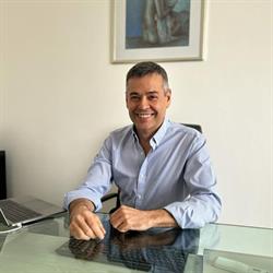 Dr. Edgardo Sabogal Alessio - Cirujano Plástico